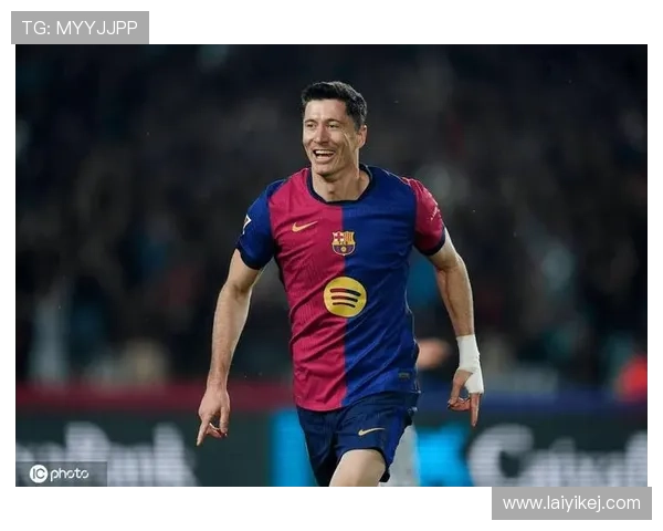 莱万多夫斯基在巴萨更衣室角色稳固，持续发挥稳定领袖作用