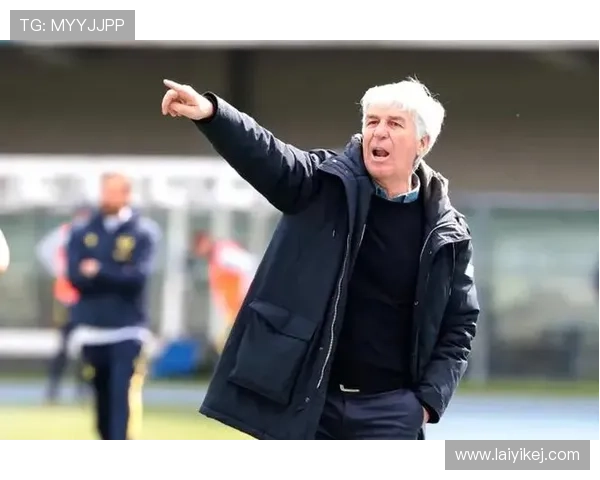 罗马主帅战术决策引发争议,球队近期表现波动与成绩压力逐步显现 罗马主帅战术决策引发争议,球队近期表现波动与成绩压力逐步显现