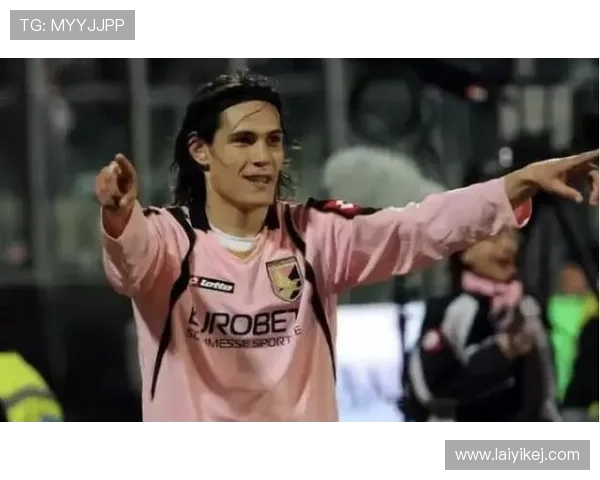 卡瓦尼这生活，赛场上的猛兽回家就成了厨房魔法师？