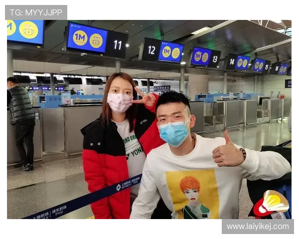 黄雅琼机场随手背个包，我这月底工资就靠想象补贴